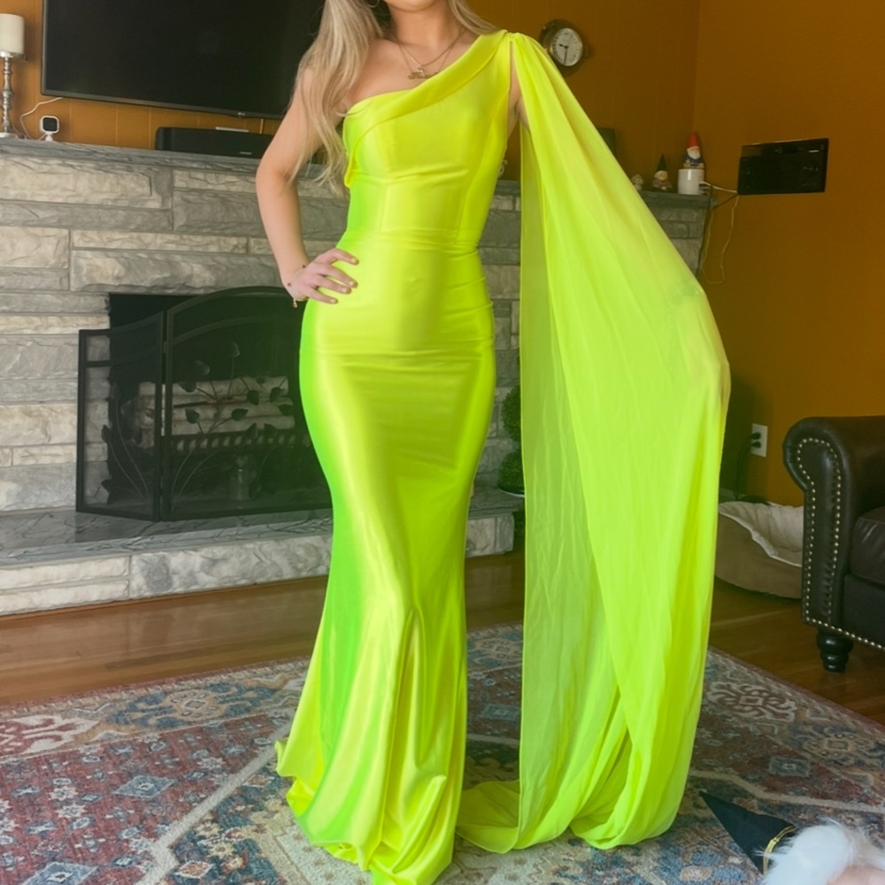Promgirl One-Shoulder Neon yellow Dress